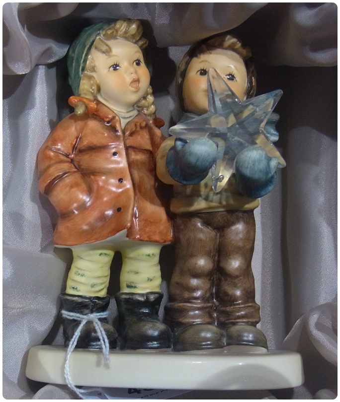 Goebel Hummel limited edition figure "A Star For You" no. 3586 out of 7500, in original tin and