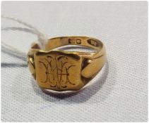 18ct gold signet ring, initialled, 4.7g approx.