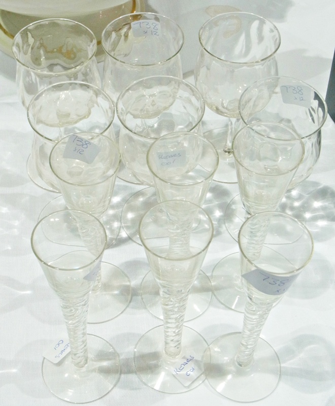 Six moulded glass liqueur glasses and six sherry glasses (12)