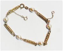 18ct gold and cultured pearl bracelet, having five pearls interspersed by bead and bar links, 8