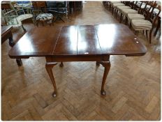 Reproduction mahogany draw-leaf dining table, on cabriole legs with pad feet, length 152cm