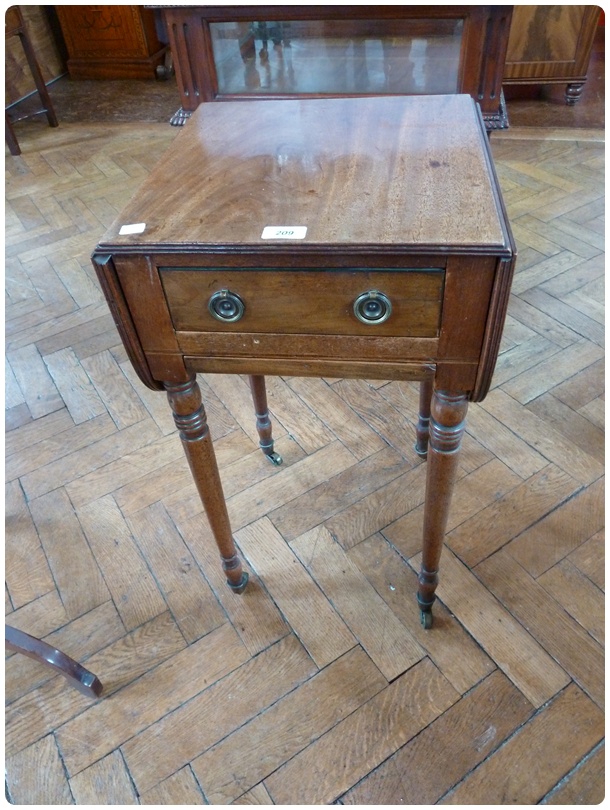 Late Georgian drop-flap work table, with reeded edge, frieze drawer opposed by dummy, on ring-turned