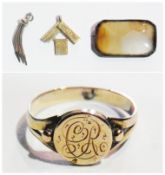 Gold-coloured metal signet ring, gold-coloured metal masonic pendant, brooch and another item (4)