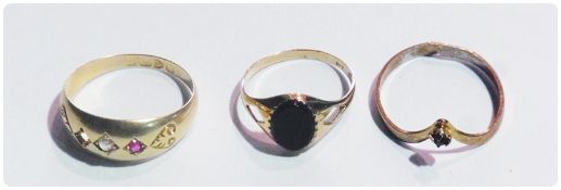 18ct gold ring set with small ruby and old cut diamond (a stone missing) together with gold and onyx