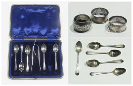 Set of five George V silver coffee spoons, Sheffield 1934, with pair sugar nips, Sheffield 1910