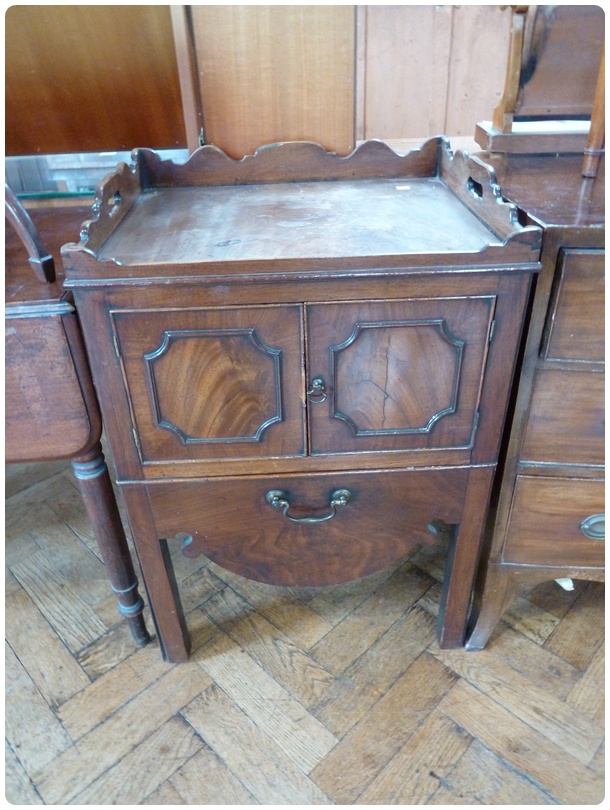 Georgian mahogany tray top commode, with cupboard below and pot drawer, width 55cm
