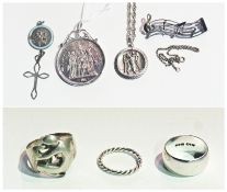 Quantity silver items including:- pendant, silver coloured metal musical note brooch and other items
