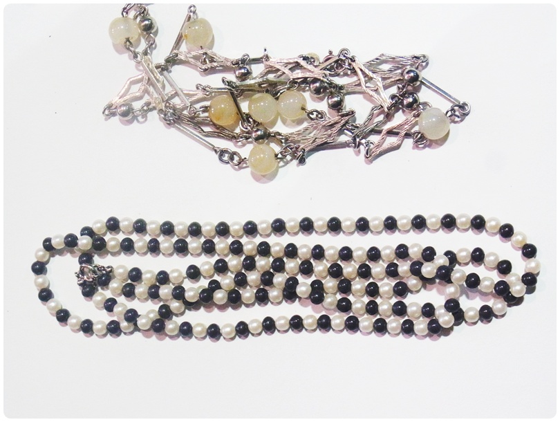 Hardstone and white metal necklace and simulated white and black pearl long necklace