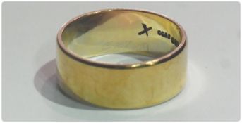 Large 9ct gold wedding band, 8.1 grams approximately