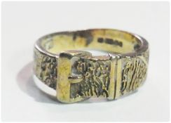 9ct gold buckle ring, 4.9g approx.