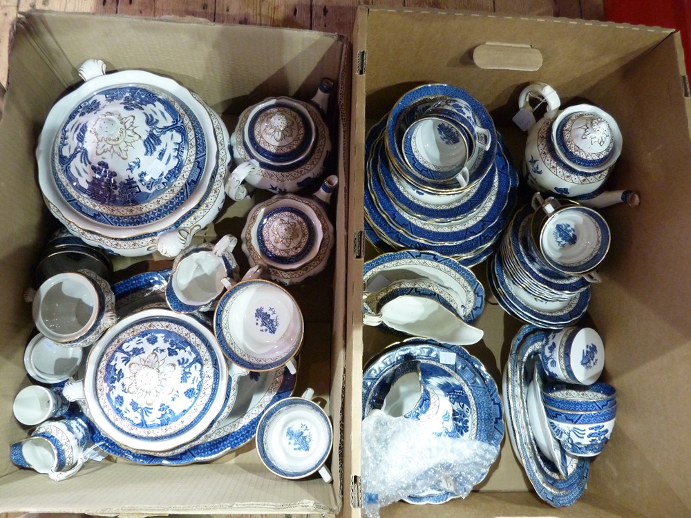 Large quantity "Real Old Willow" Pattern tea and dinner service (2 boxes)