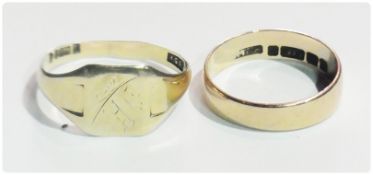 9ct gold wedding band and 9ct gold signet ring, 4.7g approx.