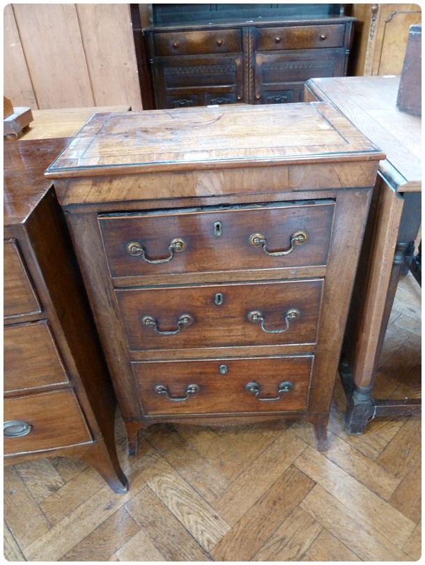 Georgian style mahogany chest of three drawers, on splayed bracket feet, width 55cm
