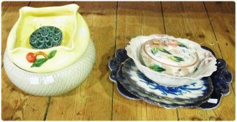 Quantity pottery bowls and dishes (8)