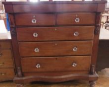 Victorian mahogany chest of drawers with serpentine flush-fitting frieze drawer, two short  and