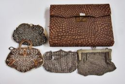 A quantity of various vintage evening bags including:- beaded, leather, bakelite etc (1 bag)