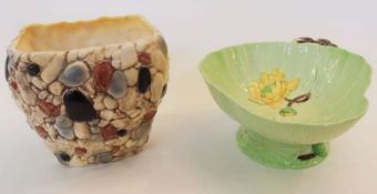 Sylvac pottery pebble vase and a Carltonware bowl , green ground with yellow lily (2)