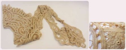 An undyed cut lace collar