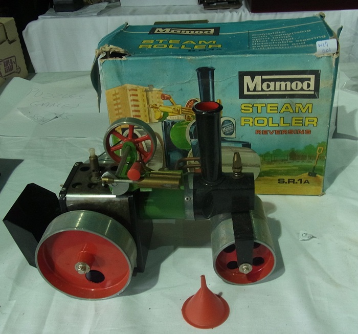 A Mamod live steamroller SR1A, boxed