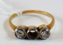 18ct gold and two-stone diamond ring (one stone missing)