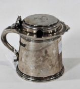 Edwardian silver lidded mustard pot, of tankard form, with scroll handle and blue glass liner,