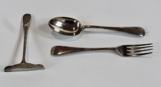 George V silver part christening set, comprising child's spoon, fork and pusher, in a fitted case,
