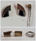 Silver and citrine twist pattern brooch, pair Mexican silver and black stone clip earrings, pair