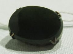 Green hardstone and gold coloured brooch, polished oval, possible jade or agate