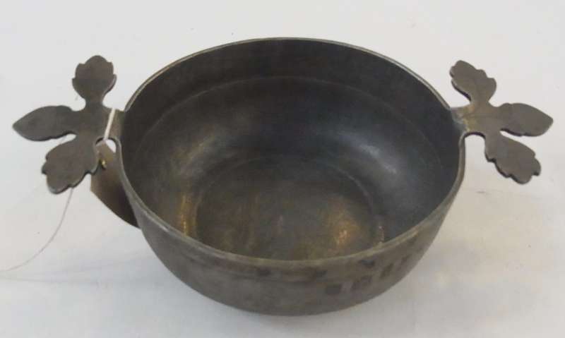 Nineteenth century pewter porringer, with possible Scottish touchmarks, Edinburgh castle? and