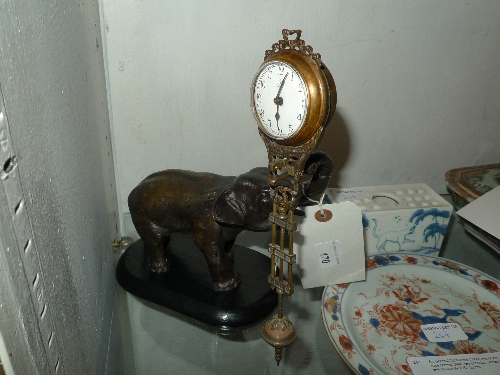 A bronze elephant mystery clock L 24 cm