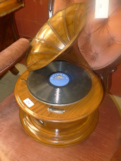 A gramophone with horn
