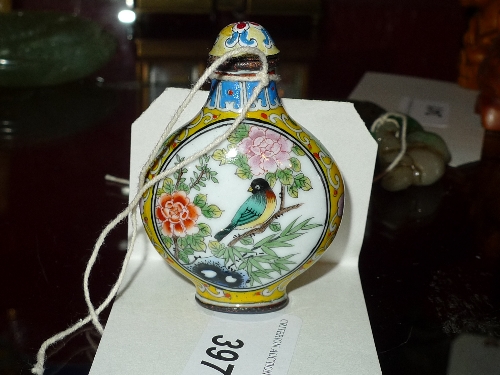 A Chinese hand enamelled cloisonne snuff bottle