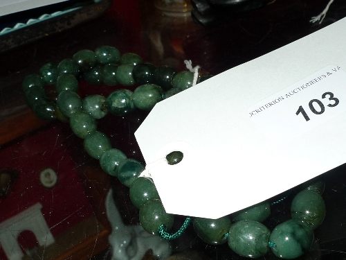 A ladies green jade necklace of graduating size