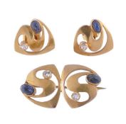 A pair of sapphire and diamond earstuds and a brooch, the earstuds of a pierced ‘S’ design, each