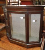 A miniature Edwardian display cabinet and an Edwardian triple plate dressing mirror (2)