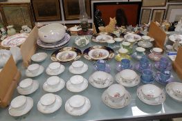 A mixed quantity of ceramics to include New Hall tea bowls and saucers, a set of four Sevres cabinet