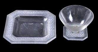 Paquerettes`, a Rene Lalique clear and frosted glass plate (assiette lunch), stencil mark,  15.5cm