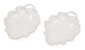 A pair of small Staffordshire creamware leaf-shaped pickle dishes, 10.5cm in length, circa 1780,