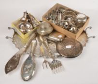A small quantity of silver, to include: a George III silver shaped oval salt by Thomas Sones,