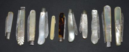 A collection of silver pocket knives to include: a silver pocket knife by Thomas Marples, Sheffield