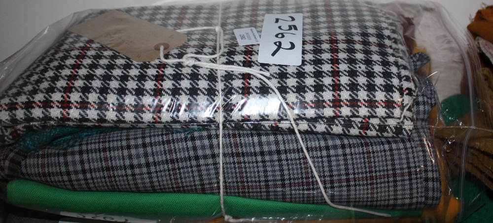 Pack remnants including wool checked. (9)