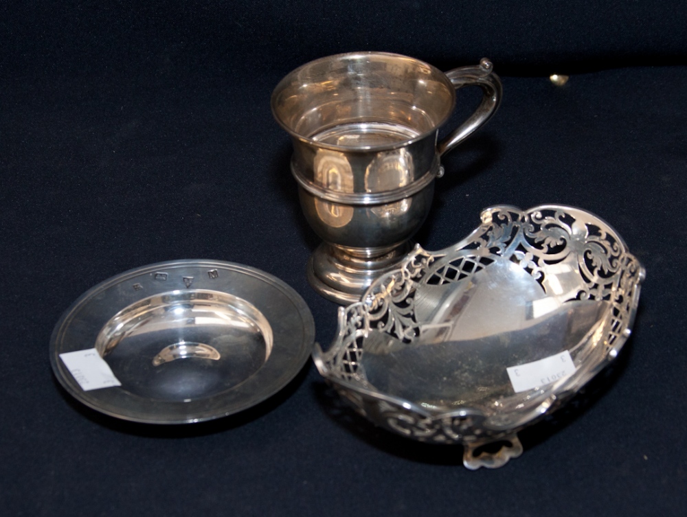 A Collection of Silver, comprising small Walker and Hall Christening cup, hallmarked for Sheffield