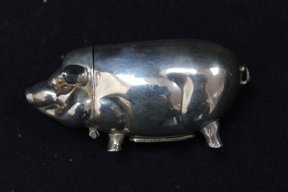 A .925 marked pig vesta case