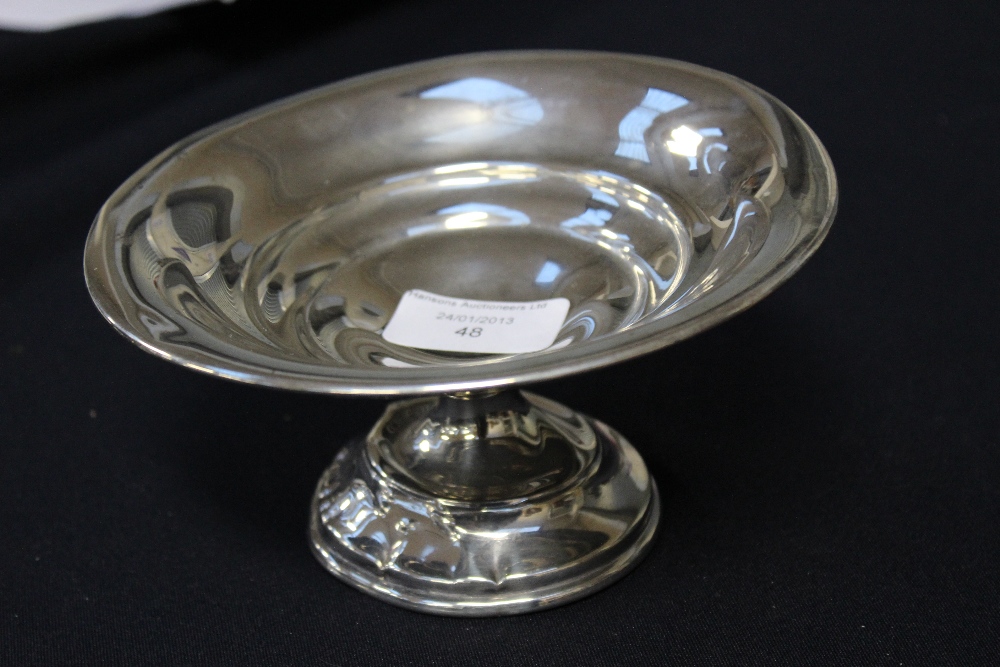 An Art Deco silver circular pedestal dish of plain form Birmingham 1920,  approx 5.085ozt.