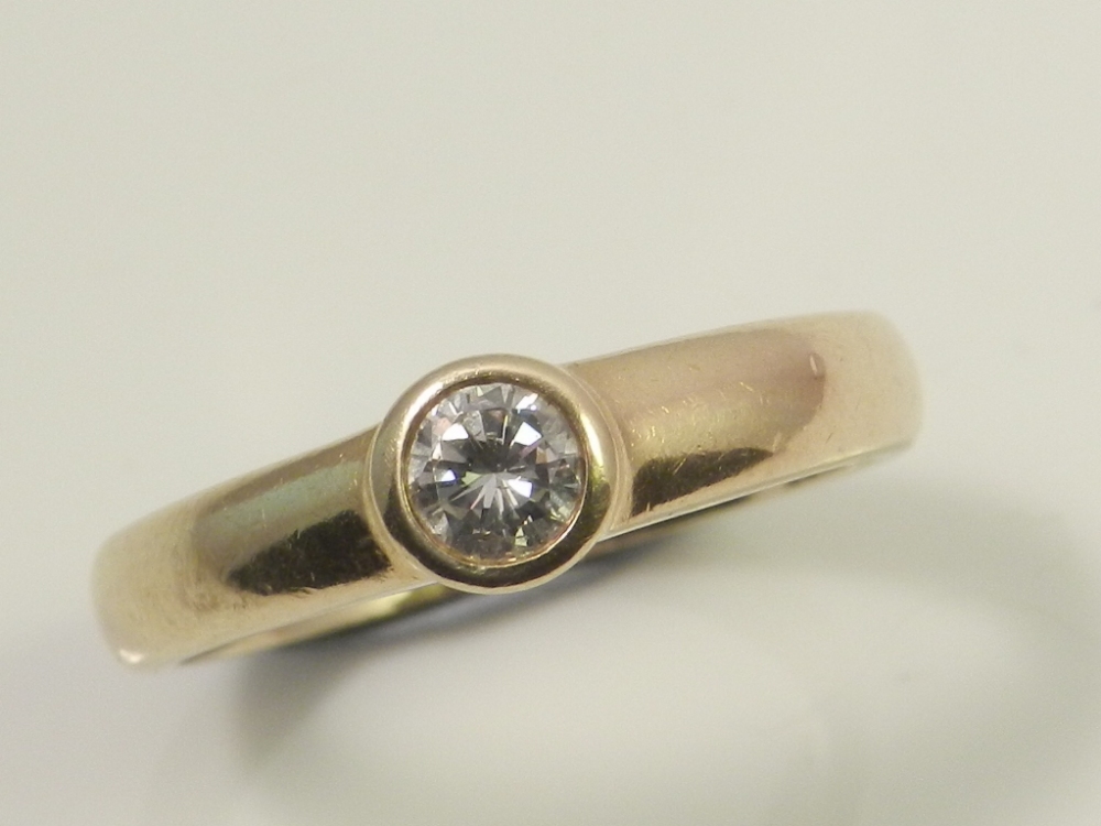 An 18ct gold solitaire diamond dress ring, .25cts.
