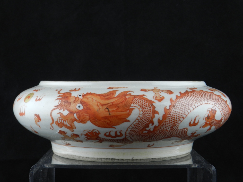 A Chinese porcelain bowl, decorated with twin five clawed flying dragons, bears six character