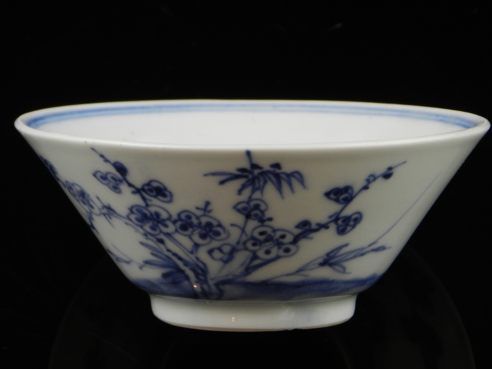 An elegant 18th century Chinese blue and white small flared shape bowl decorated with various