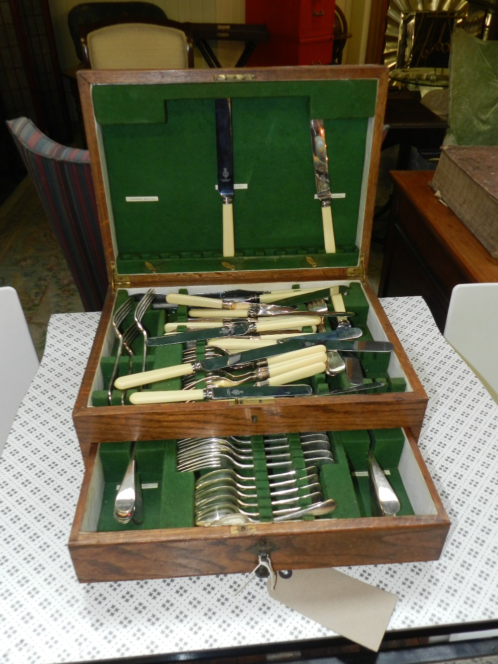 An oak cased canteen of cutlery.