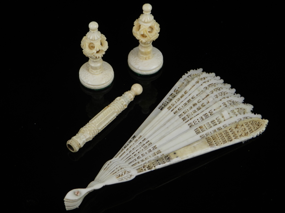 A quantity of Victorian ivory to include a pierced brise fan, two pierced and carved chess pieces