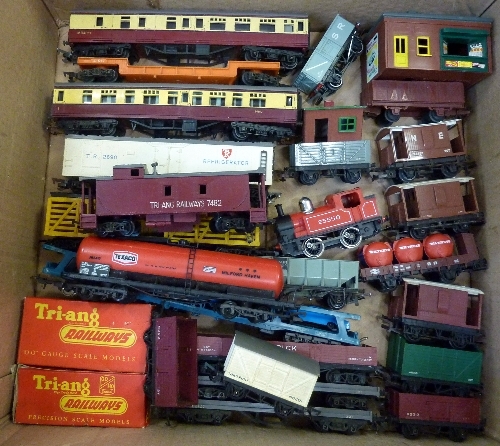 Assorted 00 gauge model rail including Lima and Tri-ang